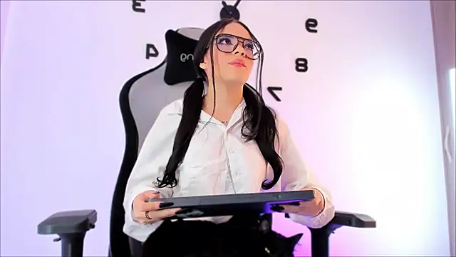 melisa meow  online show from February 2, 2026, 3:00 pm