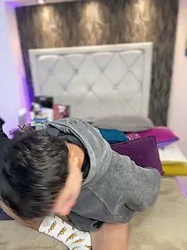 Samu Hott online show from February 4, 2026, 8:25 pm