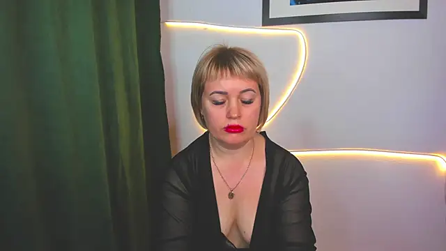 Snapshot of MaryClars chatting on May 5, 2026, 8:33 am MaryClars online show from May 5, 2026, 8:33 am