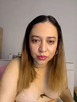 Snapshot of risitos23 chatting on June 24, 2026, 5:06 am risitos23 online show from June 24, 2026, 5:06 am