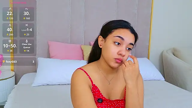 Luna Cortier online show from May 12, 2026, 5:48 am