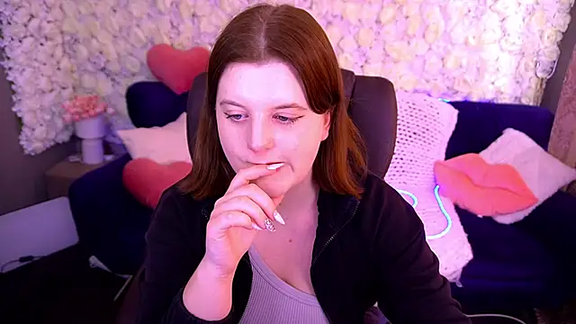 KristiFoxy online show from April 28, 2026, 1:38 pm