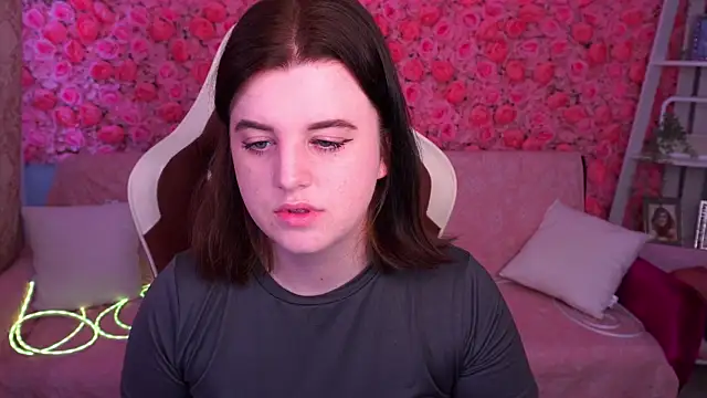 KristiFoxy online show from June 10, 2026, 4:56 am