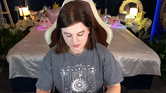 KristiFoxy online show from June 14, 2026, 12:29 pm