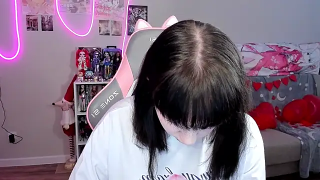 MollysLand online show from February 15, 2026, 9:30 am