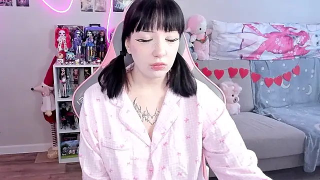 MollysLand online show from February 26, 2026, 8:35 am