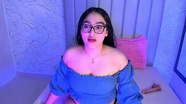 Snapshot of Lya_dubois_ chatting on July 4, 2026, 7:20 pm Lya dubois online show from July 4, 2026, 7:20 pm