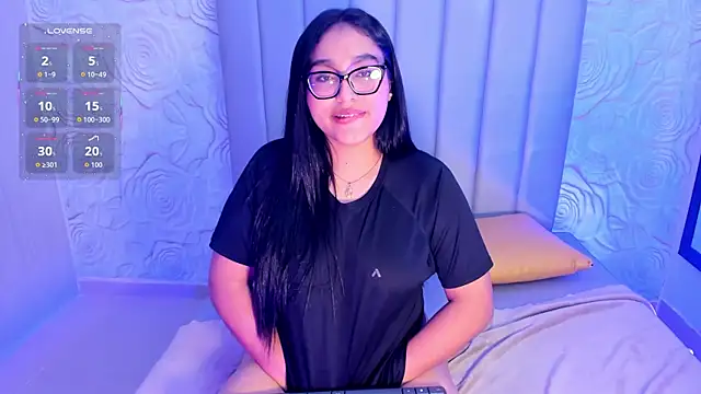 Snapshot of Lya_dubois_ chatting on July 21, 2026, 9:33 am Lya dubois online show from July 21, 2026, 9:33 am
