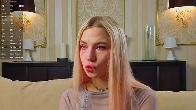 SimonaKaroly online show from March 4, 2026, 8:09 am