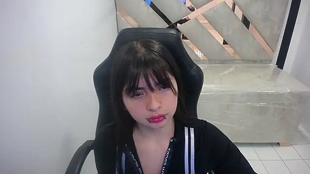 elizabeth t  online show from February 24, 2026, 7:56 pm