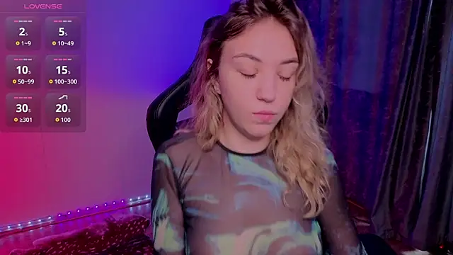 Snapshot of alice_charm_ chatting on March 20, 2026, 4:06 am alice charm online show from March 20, 2026, 4:06 am