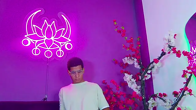 Snapshot of Noah_Greenhartt chatting on February 21, 2026, 8:43 pm Noah Greenhartt online show from February 21, 2026, 8:43 pm