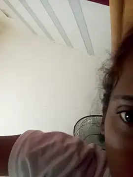 Snapshot of loveofpetitegirls34 chatting on March 17, 2026, 6:39 am loveofpetitegirls34 online show from March 17, 2026, 6:39 am