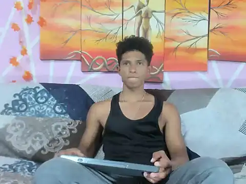 Yoel hot2004 online show from February 15, 2026, 7:32 pm