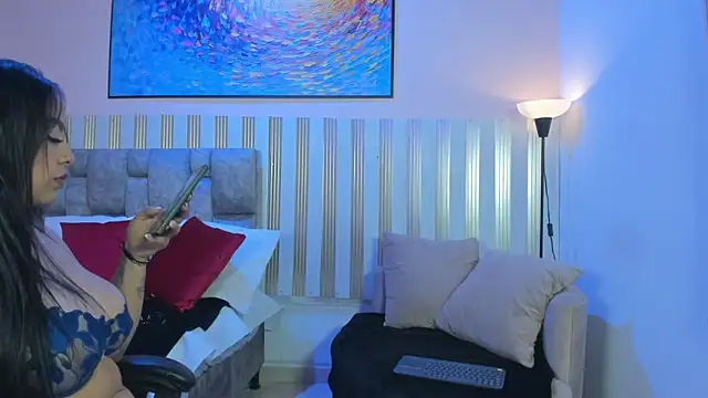 nina glow online show from February 28, 2026, 11:44 am