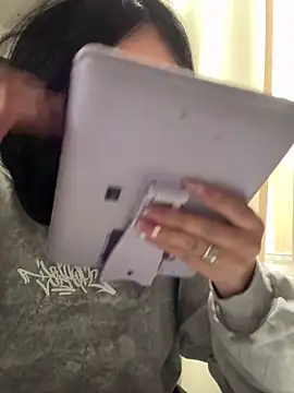 Sara Fernandez  online show from February 12, 2026, 1:39 pm