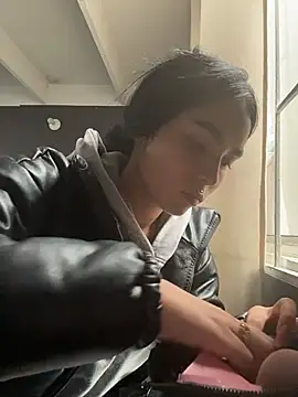 Sara Fernandez  online show from February 17, 2026, 2:02 pm