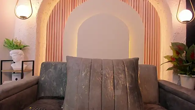 violet scott  online show from February 25, 2026, 10:03 am