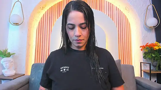 violet scott  online show from May 18, 2026, 10:54 am