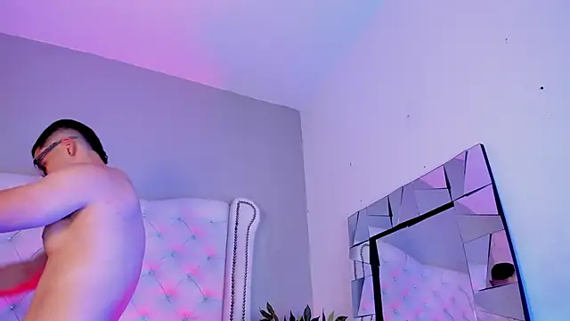 valenssio moretti online show from February 24, 2026, 9:46 pm