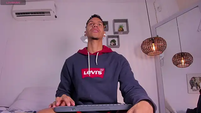 Royland Vega online show from March 12, 2026, 12:22 pm