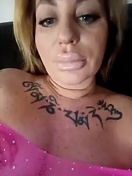 MiaMooly online show from February 8, 2026, 7:17 pm