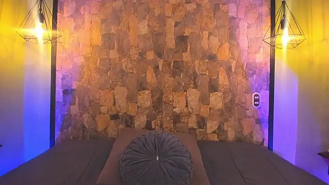 Elizabeth Ferrer online show from February 13, 2026, 7:10 pm