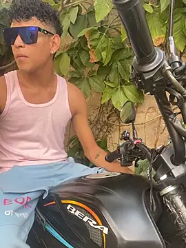 Snapshot of JHON_BIGCOCK23 chatting on February 10, 2026, 7:18 pm JHON BIGCOCK23 online show from February 10, 2026, 7:18 pm