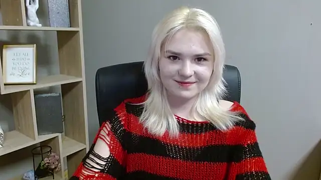 SweetLilyxo online show from February 10, 2026, 2:32 pm