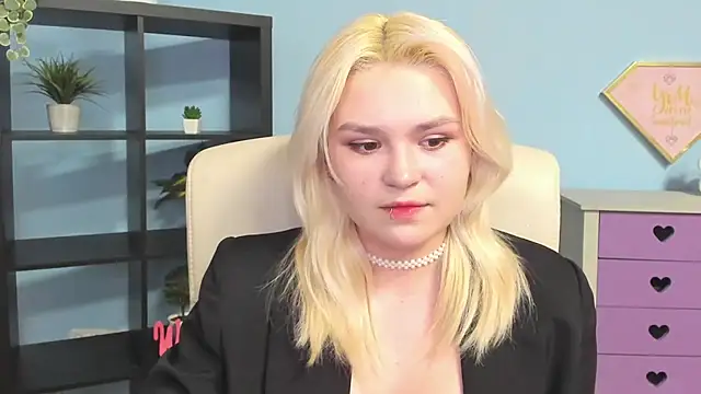 SweetLilyxo online show from February 14, 2026, 2:47 pm