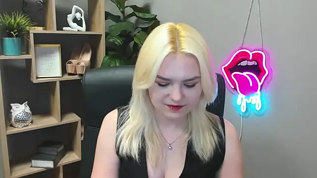 SweetLilyxo online show from March 24, 2026, 7:35 am