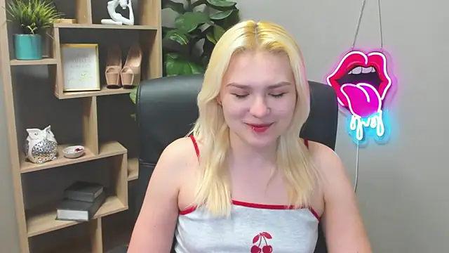 SweetLilyxo online show from March 27, 2026, 7:25 am