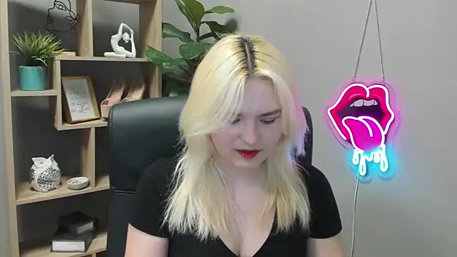 SweetLilyxo online show from April 20, 2026, 6:27 am