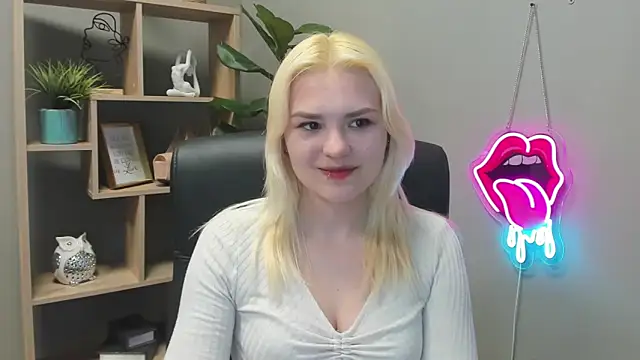 SweetLilyxo online show from April 29, 2026, 6:28 am