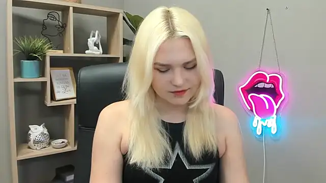 Snapshot of SweetLilyxo chatting on May 20, 2026, 6:41 am SweetLilyxo online show from May 20, 2026, 6:41 am