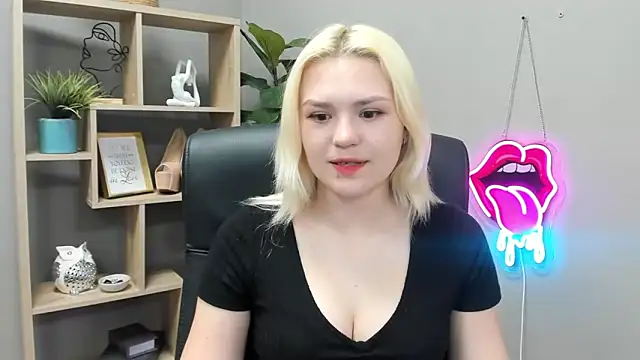 Snapshot of SweetLilyxo chatting on May 21, 2026, 6:31 am SweetLilyxo online show from May 21, 2026, 6:31 am