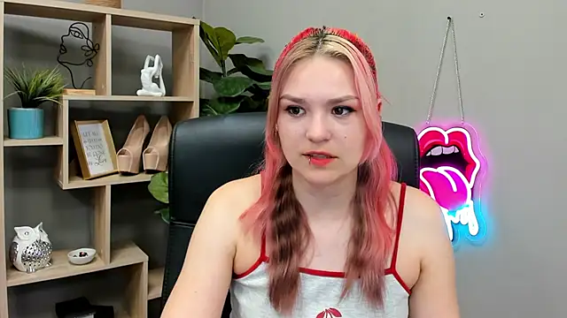 Snapshot of SweetLilyxo chatting on June 25, 2026, 6:29 am SweetLilyxo online show from June 25, 2026, 6:29 am