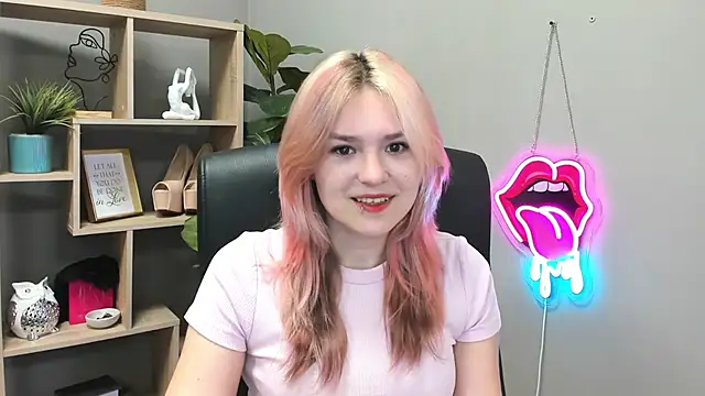 Snapshot of SweetLilyxo chatting on June 30, 2026, 6:36 am SweetLilyxo online show from June 30, 2026, 6:36 am