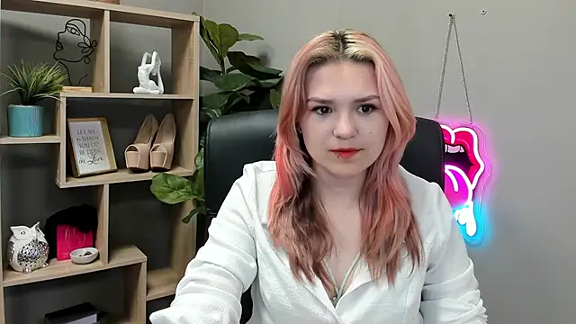 Snapshot of SweetLilyxo chatting on July 3, 2026, 6:31 am SweetLilyxo online show from July 3, 2026, 6:31 am
