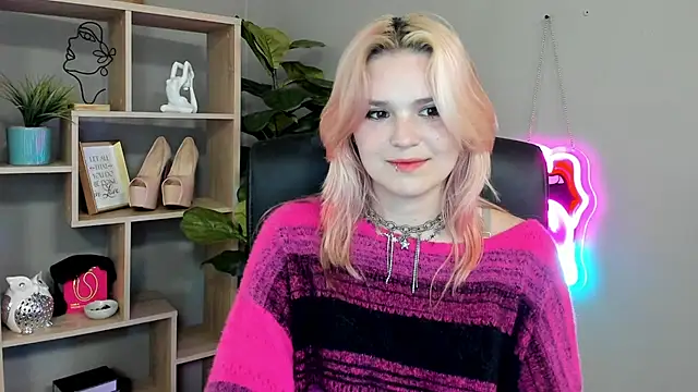 Snapshot of SweetLilyxo chatting on July 5, 2026, 1:51 pm SweetLilyxo online show from July 5, 2026, 1:51 pm