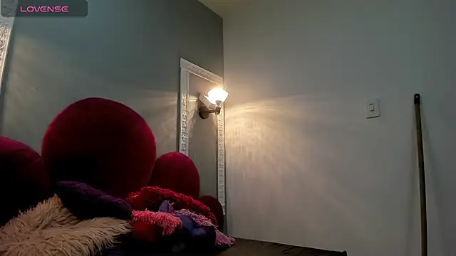 Snapshot of Raven_love chatting on May 28, 2026, 9:23 pm Raven love online show from May 28, 2026, 9:23 pm