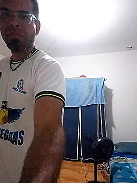 Snapshot of thom_1 chatting on February 23, 2026, 12:41 am thom 1 online show from February 23, 2026, 12:41 am