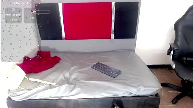 Gata Salvaje   online show from March 12, 2026, 3:23 am