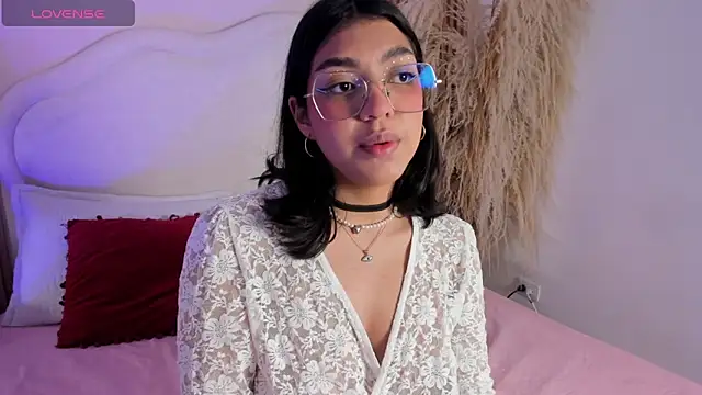 rebeca taylor online show from February 26, 2026, 3:49 am