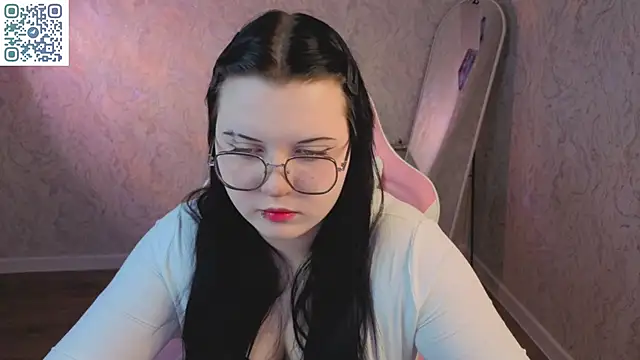 Kira G0ld online show from April 28, 2026, 1:04 am
