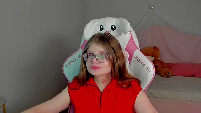 ChloeHalses online show from April 10, 2026, 6:23 pm