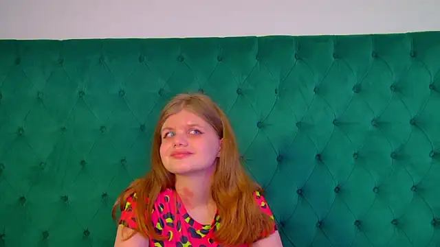 ChloeHalses online show from April 28, 2026, 5:12 am