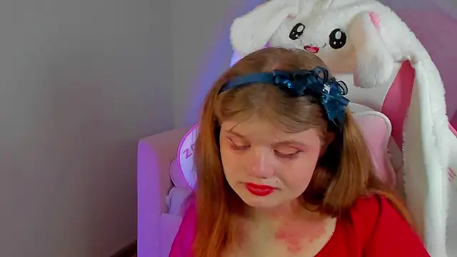 Snapshot of ChloeHalses chatting on May 12, 2026, 5:04 am ChloeHalses online show from May 12, 2026, 5:04 am