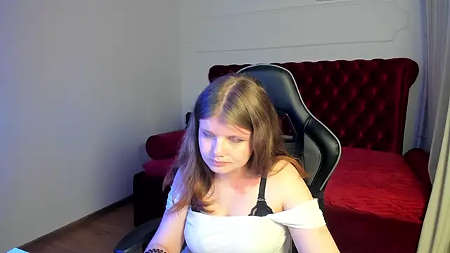 Snapshot of ChloeHalses chatting on May 31, 2026, 6:09 pm ChloeHalses online show from May 31, 2026, 6:09 pm