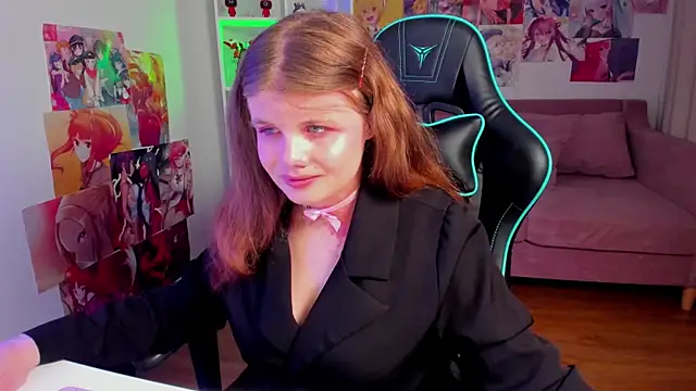 Snapshot of ChloeHalses chatting on June 4, 2026, 4:13 pm ChloeHalses online show from June 4, 2026, 4:13 pm